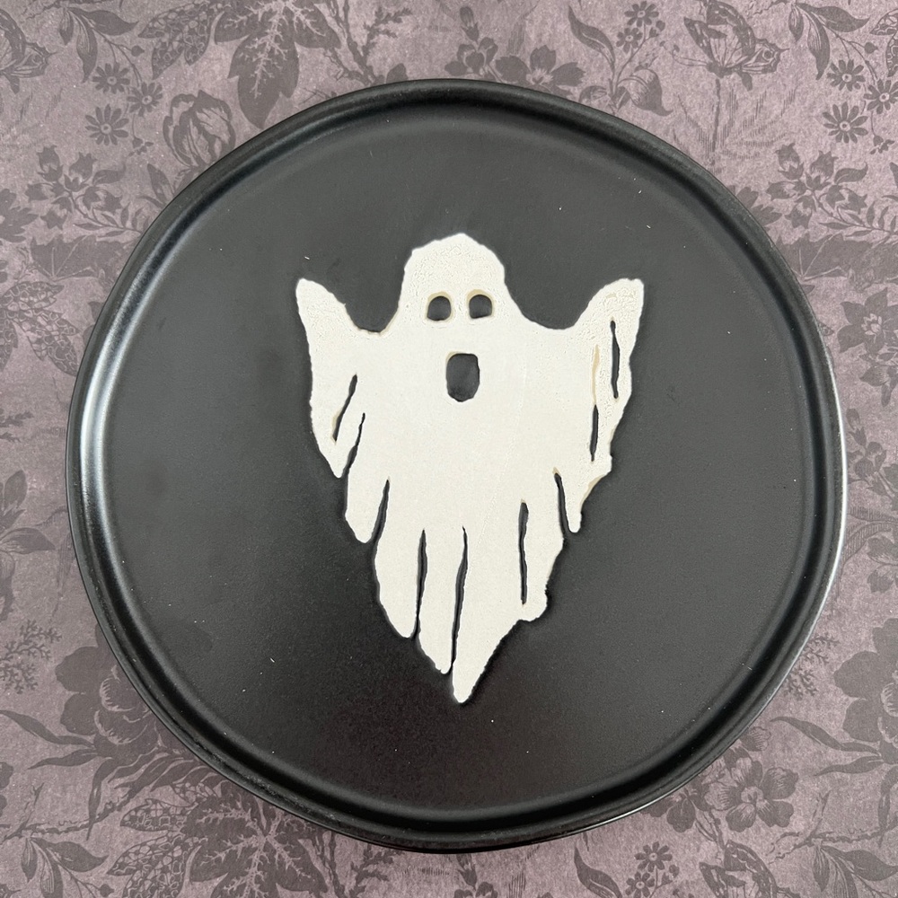 Threshold Ghost Stoneware Plate NWT not sold in stores